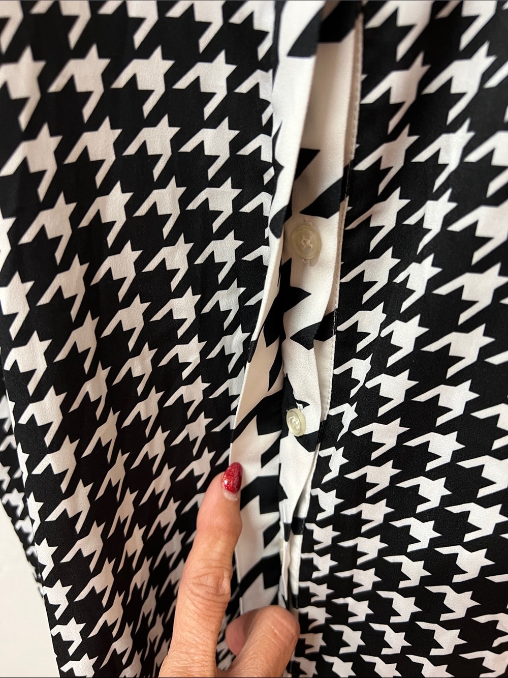 Eloquii Black and White Houndstooth Button-Down Puff Sleeve Blouse Size 24 - Picture 5 of 16